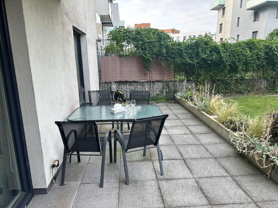 Garden Apartment Karolina Ostrava Bagian luar foto